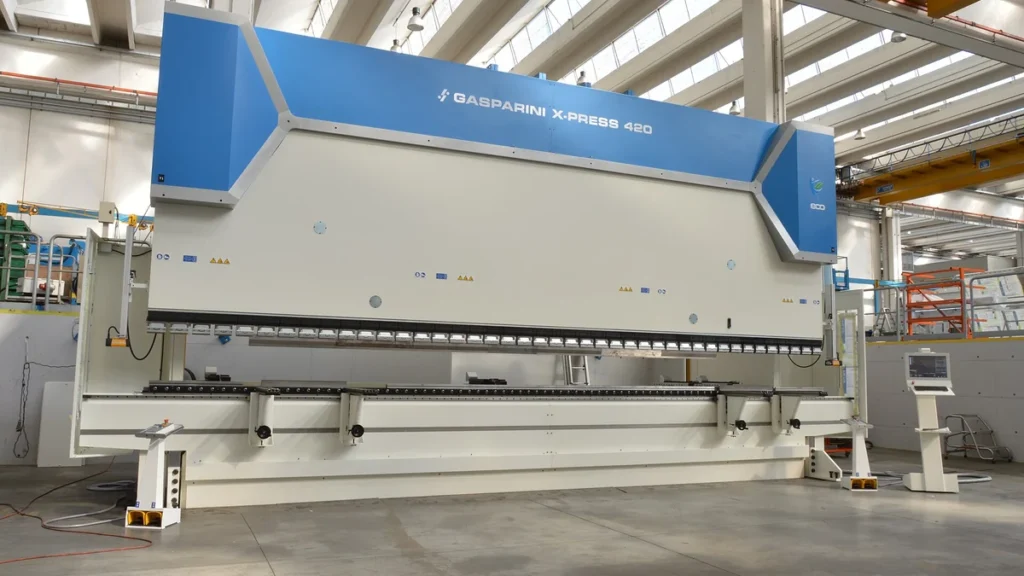High-tonnage hydraulic press brake for sheet metal bending