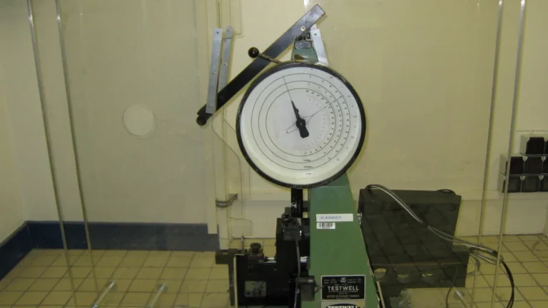Charpy impact test machine used to evaluate material toughness for CNC machined parts